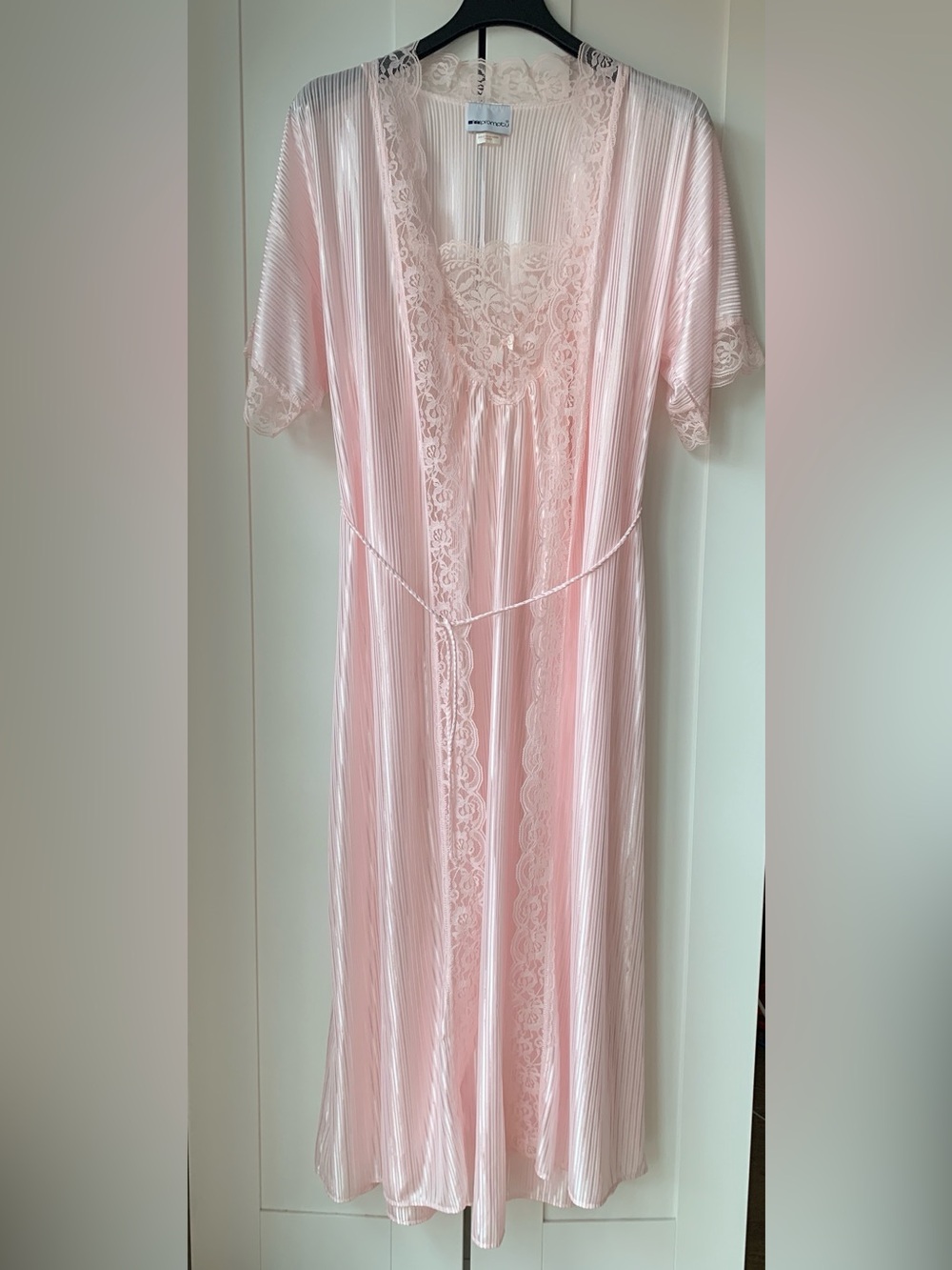 NWOT Pink Lace Trim Nightgown and Robe, 2 piece set - Picture 10 of 10